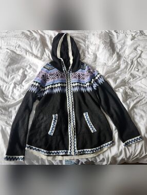 Papillon Blanc Black Hoodie with Lavender and Light Blue Fair Isle